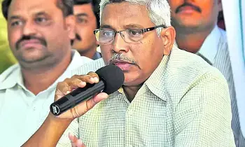 M. Kodandaram: మంత్రి పదవి ఆఫర్ చేయలేదు… భయ రాజకీయాలపై కొదండరాం తీవ్ర విమర్శలు M. Kodandaram: మంత్రి పదవి ఆఫర్ చేయలేదు… భయ రాజకీయాలపై కొదండరాం తీవ్ర విమర్శలు