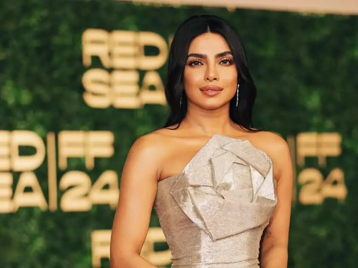 Choreographer Fires at Priyanka: అందం ఉంటే సరిపోదు.. డ్యాన్స్ రావాల్సిందే.. ప్రియాంకపై ఆ కొరియోగ్రాఫర్ ఫైర్ Choreographer Fires at Priyanka: అందం ఉంటే సరిపోదు.. డ్యాన్స్ రావాల్సిందే.. ప్రియాంకపై ఆ కొరియోగ్రాఫర్ ఫైర్