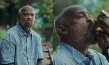 Vinod Kambli: వినోద్ కాంబ్లీ ఐస్ క్రీం యాడ్.. మార్కెటింగ్ కోసం ఇంత దిగజారాలా? Vinod Kambli: వినోద్ కాంబ్లీ ఐస్ క్రీం యాడ్.. మార్కెటింగ్ కోసం ఇంత దిగజారాలా?
