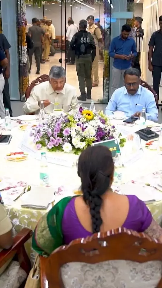 N. Chandrababu Naidu: ప్రజల కోసం కలిసికట్టుగా పనిచేస్తున్నాం: సీఎం చంద్రబాబు N. Chandrababu Naidu: ప్రజల కోసం కలిసికట్టుగా పనిచేస్తున్నాం: సీఎం చంద్రబాబు