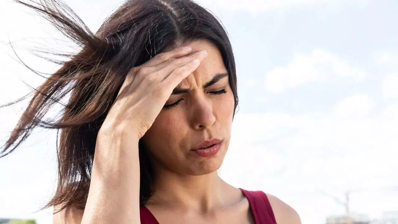 Scorching Heat Alert: భానుడి భగభగలు.. ఈ లక్షణాలను కనిపిస్తే వెంటనే ఆసుపత్రికి వెళ్లండి.. Scorching Heat Alert: భానుడి భగభగలు.. ఈ లక్షణాలను కనిపిస్తే వెంటనే ఆసుపత్రికి వెళ్లండి..