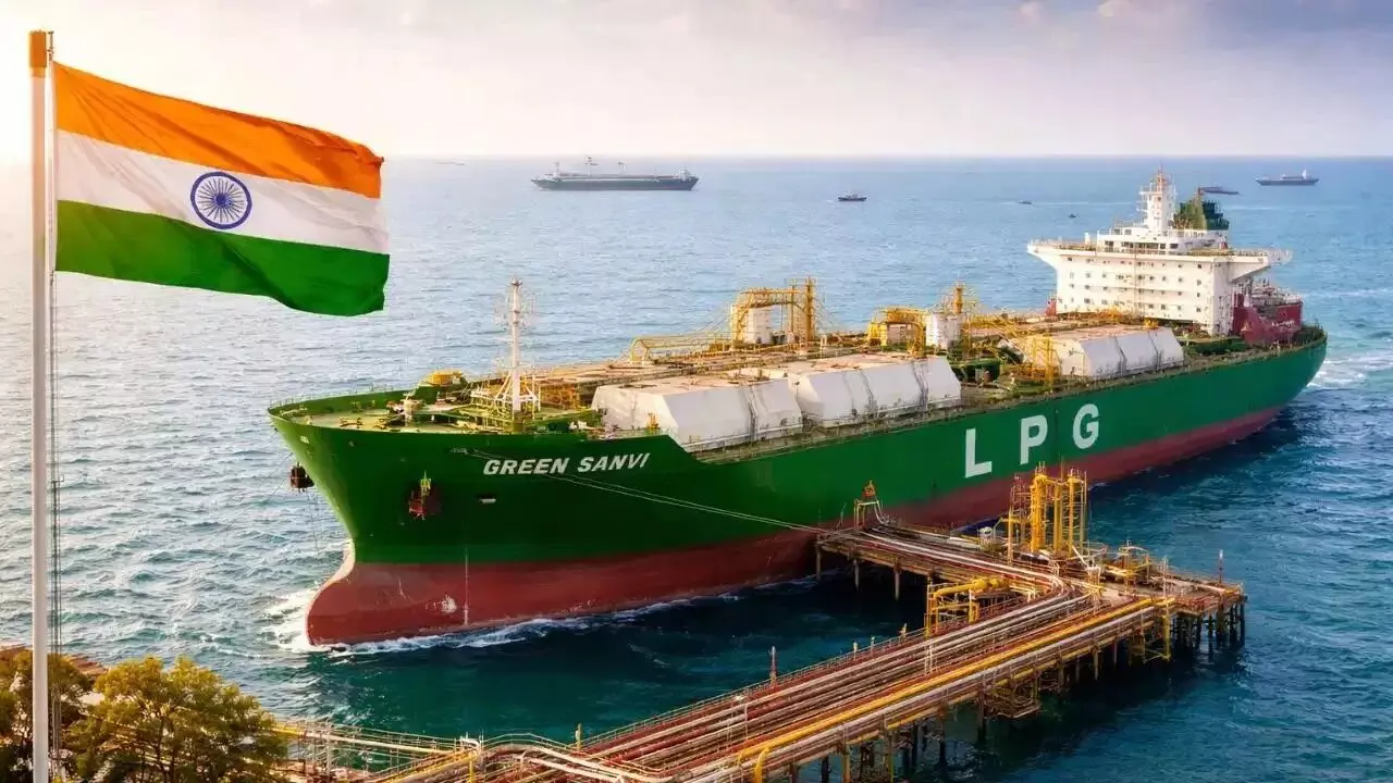 LPG Ship : వంటింట్లో గ్యాస్ కష్టాలకు చెక్.. 46 వేల మెట్రిక్ టన్నులతో భారత్కు చేరువలో భారీ ఎల్పీజీ నౌక LPG Ship : వంటింట్లో గ్యాస్ కష్టాలకు చెక్.. 46 వేల మెట్రిక్ టన్నులతో భారత్కు చేరువలో భారీ ఎల్పీజీ నౌక