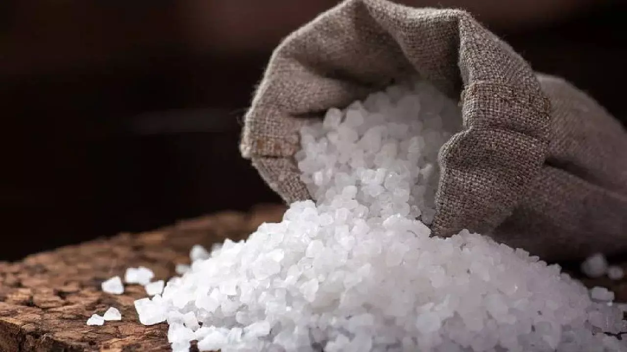 Buying Salt in the Evening: వాస్తు చిట్కాలు.. సాయంత్రం వేళ ఉప్పు కొంటున్నారా? లక్ష్మీదేవి అనుగ్రహం కోసం ఈ నియమాలు తప్పక తెలుసుకోండి.. Buying Salt in the Evening: వాస్తు చిట్కాలు.. సాయంత్రం వేళ ఉప్పు కొంటున్నారా? లక్ష్మీదేవి అనుగ్రహం కోసం ఈ నియమాలు తప్పక తెలుసుకోండి..