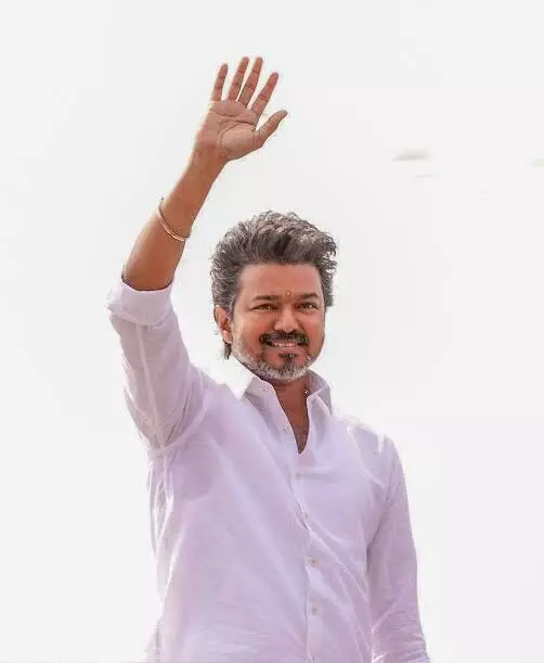 Vijay Wave in Tamil Nadu: తమిళనాట విజయ్ ప్రభంజనం.. టాలీవుడ్ హీరోల క్రేజీ కామెంట్స్.. Vijay Wave in Tamil Nadu: తమిళనాట విజయ్ ప్రభంజనం.. టాలీవుడ్ హీరోల క్రేజీ కామెంట్స్..