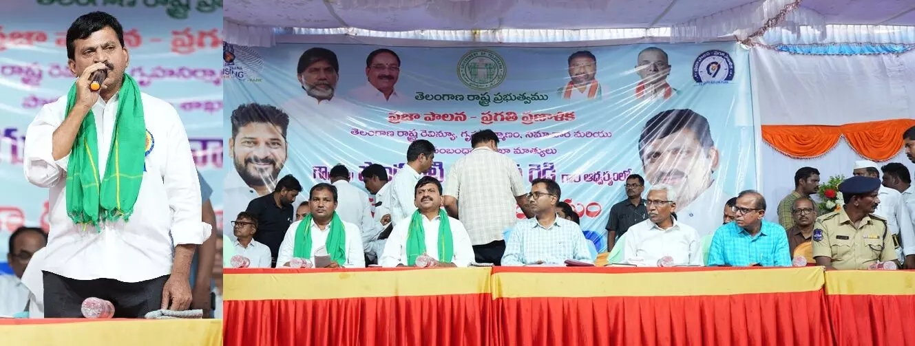 Ponguleti Srinivasa Reddy Slams: “బీఆర్ఎస్ రైతుకు బేడీలు వేసింది.. మేము రాజుగా నిలబెట్టాం”: మంత్రి పొంగులేటి శ్రీనివాస్రెడ్డి Ponguleti Srinivasa Reddy Slams: “బీఆర్ఎస్ రైతుకు బేడీలు వేసింది.. మేము రాజుగా నిలబెట్టాం”: మంత్రి పొంగులేటి శ్రీనివాస్రెడ్డి