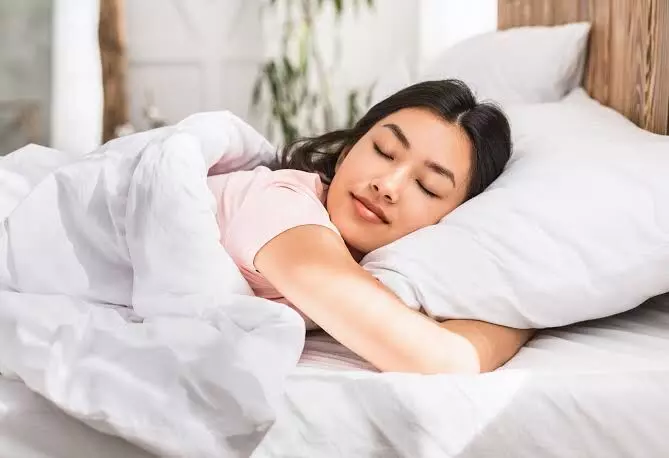 Can’t Sleep: నిద్ర రావట్లేదా? పడుకునే ముందు మీరు చేసే ఈ 3 తప్పులే కారణం.. Can’t Sleep: నిద్ర రావట్లేదా? పడుకునే ముందు మీరు చేసే ఈ 3 తప్పులే కారణం..