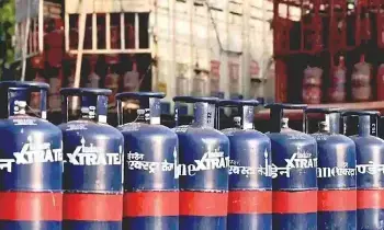 LPG : వంటగదిలో తగ్గిన గ్యాస్ సెగ.. ఏప్రిల్లో ఎల్పీజీ వాడకం 16 శాతం డౌన్.. కారణం ఏంటంటే? LPG : వంటగదిలో తగ్గిన గ్యాస్ సెగ.. ఏప్రిల్లో ఎల్పీజీ వాడకం 16 శాతం డౌన్.. కారణం ఏంటంటే?
