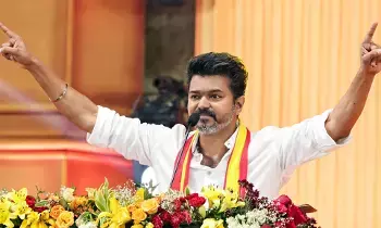 TVK Vijay: గవర్నర్ భేటీకి సిద్ధమైన విజయ్ – ప్రభుత్వం ఏర్పాటు దిశగా చర్యలు TVK Vijay: గవర్నర్ భేటీకి సిద్ధమైన విజయ్ – ప్రభుత్వం ఏర్పాటు దిశగా చర్యలు