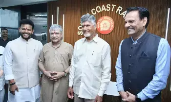 N. Chandrababu Naidu Says: దక్షిణ కోస్తా రైల్వే జోన్తో ఉత్తరాంధ్రానికి పారిశ్రామిక పురోగతి: సీఎం చంద్రబాబు N. Chandrababu Naidu Says: దక్షిణ కోస్తా రైల్వే జోన్తో ఉత్తరాంధ్రానికి పారిశ్రామిక పురోగతి: సీఎం చంద్రబాబు