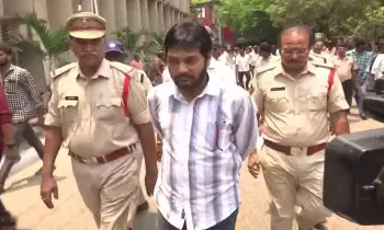 MLC Anantha Babu: పోలీసు కస్టడీలో వైకాపా ఎమ్మెల్సీ అనంతబాబు MLC Anantha Babu: పోలీసు కస్టడీలో వైకాపా ఎమ్మెల్సీ అనంతబాబు