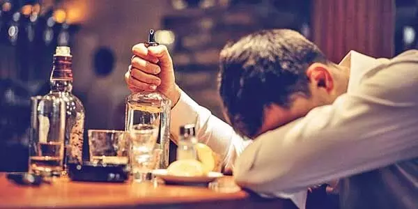 Having a Daily Peg: రోజుకు ఒక పెగ్గు వేస్తున్నారా? అయితే ఈ షాకింగ్ విషయాలు తెలుసుకోండి! Having a Daily Peg: రోజుకు ఒక పెగ్గు వేస్తున్నారా? అయితే ఈ షాకింగ్ విషయాలు తెలుసుకోండి!