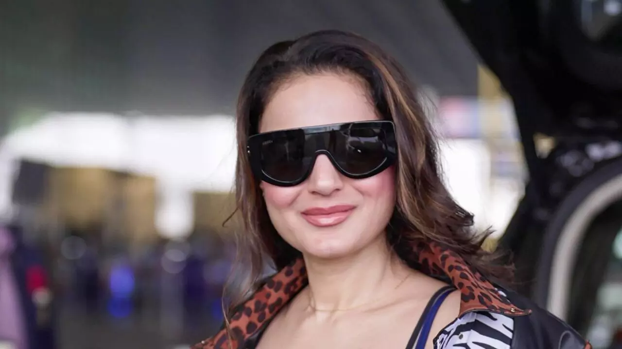 Ameesha Patel: 24 గంటల ఉత్కంఠ తర్వాత క్షేమంగా ముంబైకి అమీషా పటేల్ Ameesha Patel: 24 గంటల ఉత్కంఠ తర్వాత క్షేమంగా ముంబైకి అమీషా పటేల్