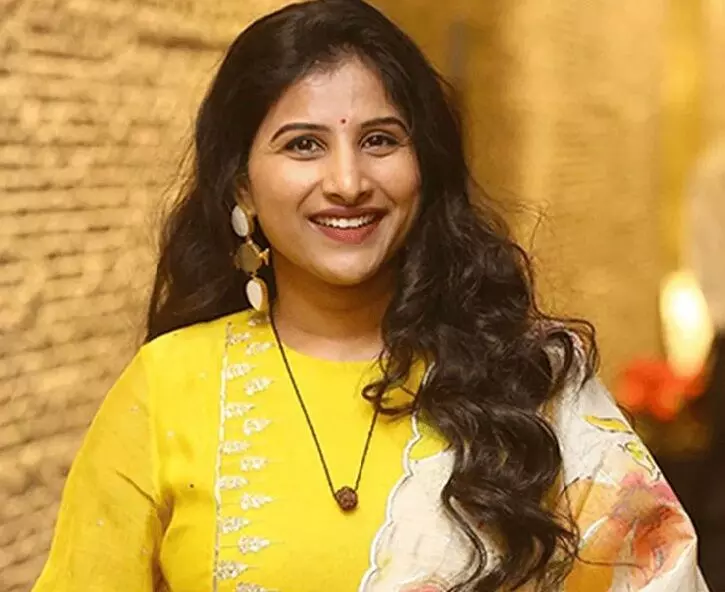 Allegations Against Mangli: మంగ్లీపై లాయర్ సుబ్బారావు ఆరోపణలు… వివాదం మళ్లీ ముదురుతోంది Allegations Against Mangli: మంగ్లీపై లాయర్ సుబ్బారావు ఆరోపణలు… వివాదం మళ్లీ ముదురుతోంది