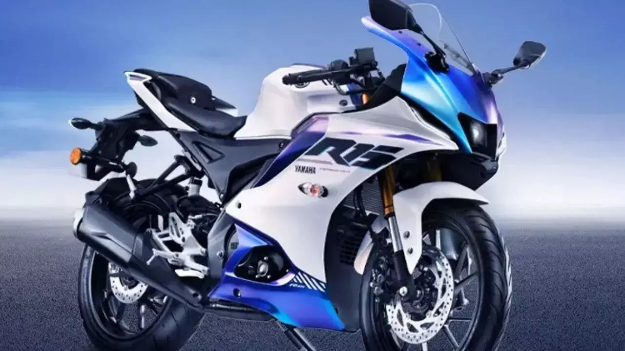 Yamaha R15 : స్పోర్ట్స్ బైక్ కొనాలంటే జేబుకు చిల్లే.. యమహా R15 సిరీస్ ఇప్పుడు మరింత కాస్ట్లీ Yamaha R15 : స్పోర్ట్స్ బైక్ కొనాలంటే జేబుకు చిల్లే.. యమహా R15 సిరీస్ ఇప్పుడు మరింత కాస్ట్లీ