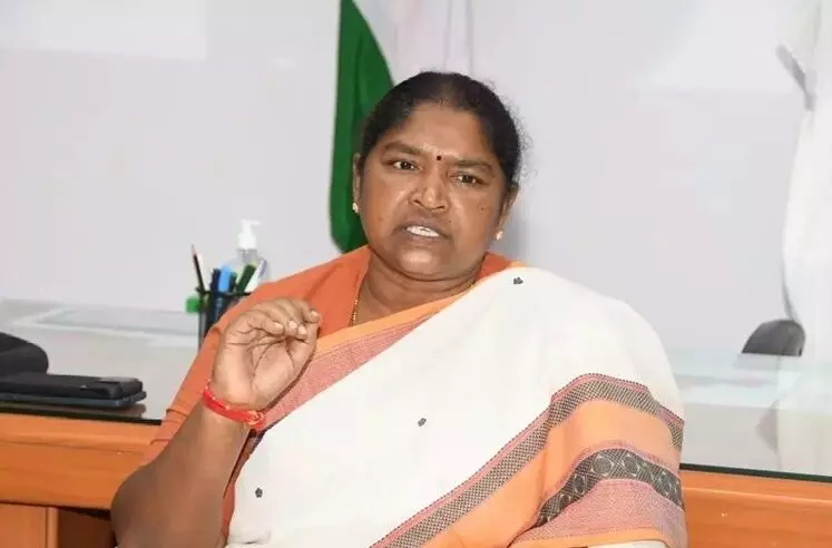 Seethakka Announces: మహిళా స్వయం సహాయక బృందాలకు రూ.10 లక్షల వరకు వడ్డీ లేని రుణాలు: మహిళా & శిశు సంక్షేమ మంత్రి సీతక్క Seethakka Announces: మహిళా స్వయం సహాయక బృందాలకు రూ.10 లక్షల వరకు వడ్డీ లేని రుణాలు: మహిళా & శిశు సంక్షేమ మంత్రి సీతక్క