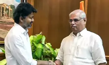 Vijay Faces Another Setback: తమిళనాట అదే సందిగ్ధత.. మళ్లీ విజయ్కు గవర్నర్ తిరస్కరణ! Vijay Faces Another Setback: తమిళనాట అదే సందిగ్ధత.. మళ్లీ విజయ్కు గవర్నర్ తిరస్కరణ!