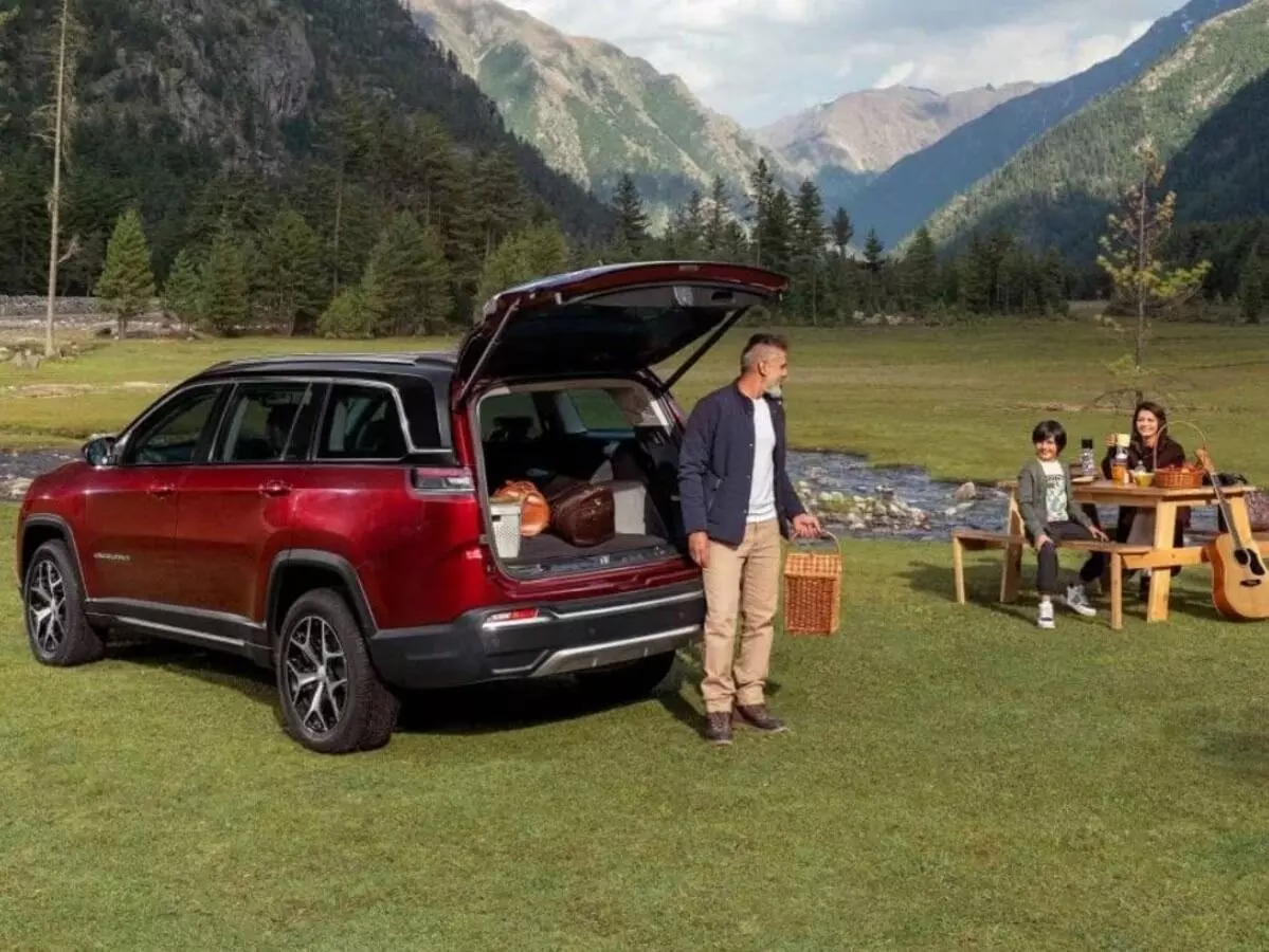 Jeep Meridian : జీప్ మెరిడియన్పై భారీ తగ్గింపు.. లక్షల్లో ఆదా చేసుకునే గోల్డెన్ ఛాన్స్ Jeep Meridian : జీప్ మెరిడియన్పై భారీ తగ్గింపు.. లక్షల్లో ఆదా చేసుకునే గోల్డెన్ ఛాన్స్
