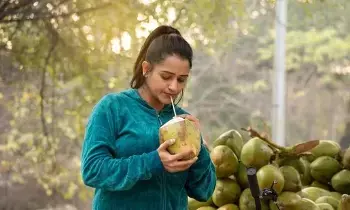 Summer Hydration Guide: వేసవిలో హైడ్రేషన్: ఏవి తాగాలి? ఏవి మానుకోవాలి? Summer Hydration Guide: వేసవిలో హైడ్రేషన్: ఏవి తాగాలి? ఏవి మానుకోవాలి?