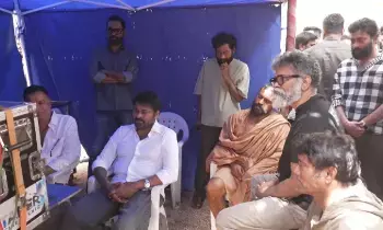 Mega Celebration on “Peddi” Sets as the Boss Arrives: పెద్ది సెట్స్లో మెగా సందడి.. బాస్ రాకతో ఎమోషనల్ అయిన బుచ్చిబాబు Mega Celebration on “Peddi” Sets as the Boss Arrives: పెద్ది సెట్స్లో మెగా సందడి.. బాస్ రాకతో ఎమోషనల్ అయిన బుచ్చిబాబు