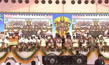 A. Revanth Reddy: కృష్ణా జలాలతో కొడంగల్ను సాగుభూములతో సమృద్ధం చేస్తాం: సీఎం రేవంత్రెడ్డి A. Revanth Reddy: కృష్ణా జలాలతో కొడంగల్ను సాగుభూములతో సమృద్ధం చేస్తాం: సీఎం రేవంత్రెడ్డి