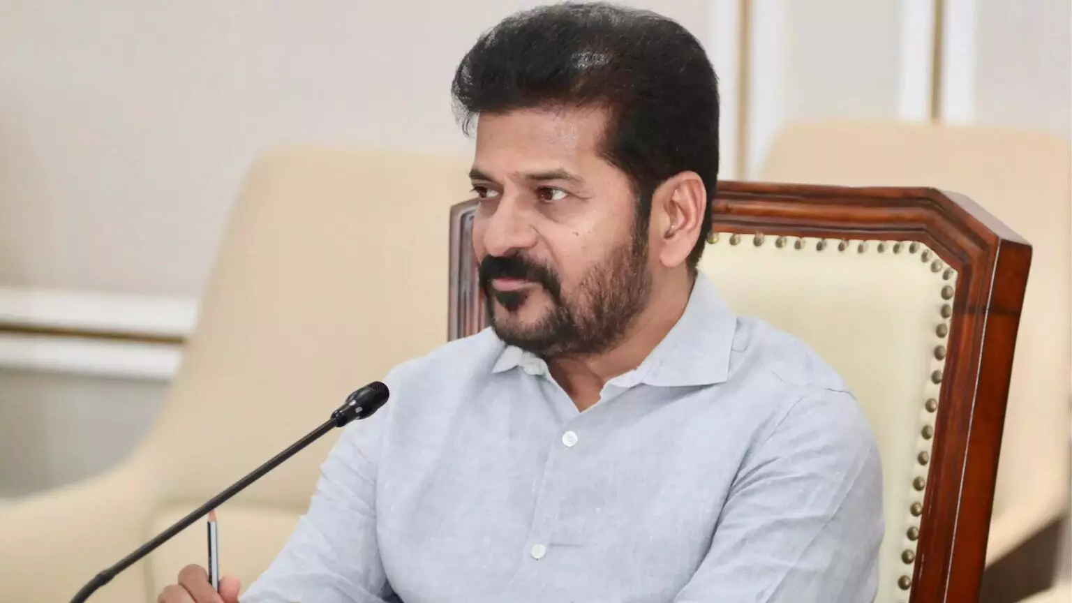 CM Revanth Reddy Aims: సిగ్నల్ ఫ్రీ సిటీగా హైదరాబాద్ను తీర్చిదిద్దాలి: సీఎం రేవంత్ రెడ్డి CM Revanth Reddy Aims: సిగ్నల్ ఫ్రీ సిటీగా హైదరాబాద్ను తీర్చిదిద్దాలి: సీఎం రేవంత్ రెడ్డి