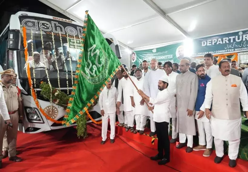 CM Revanth Reddy: ‘ఎస్ఐఆర్’ కుట్రలను అడ్డుకుంటాం.. భాజపాను అధికారంలోకి రానీయం: సీఎం రేవంత్ రెడ్డి CM Revanth Reddy: ‘ఎస్ఐఆర్’ కుట్రలను అడ్డుకుంటాం.. భాజపాను అధికారంలోకి రానీయం: సీఎం రేవంత్ రెడ్డి