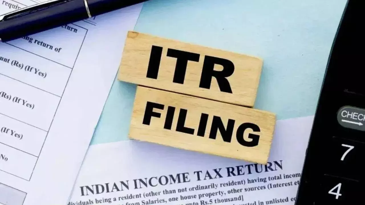 Income Tax : ఐటీఆర్-4 ఫైల్ చేసేవారికి బిగ్ షాక్.. ఇకపై బ్యాంకు బ్యాలెన్స్ వివరాలు చెప్పాల్సిందే Income Tax : ఐటీఆర్-4 ఫైల్ చేసేవారికి బిగ్ షాక్.. ఇకపై బ్యాంకు బ్యాలెన్స్ వివరాలు చెప్పాల్సిందే