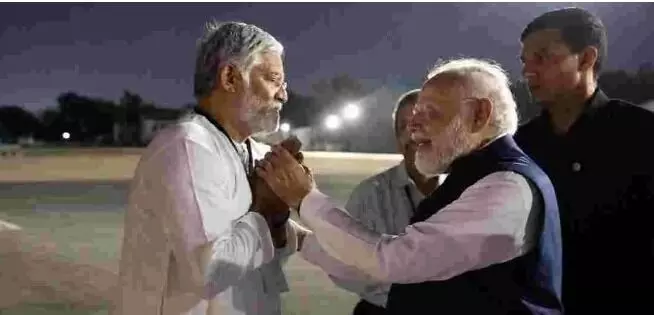 Tanikella Bharani: మోదీపై తనికెళ్ల భరణి ప్రశంసల జల్లు.. నెట్టింట వైరల్ అవుతున్న ఫోటో! Tanikella Bharani: మోదీపై తనికెళ్ల భరణి ప్రశంసల జల్లు.. నెట్టింట వైరల్ అవుతున్న ఫోటో!