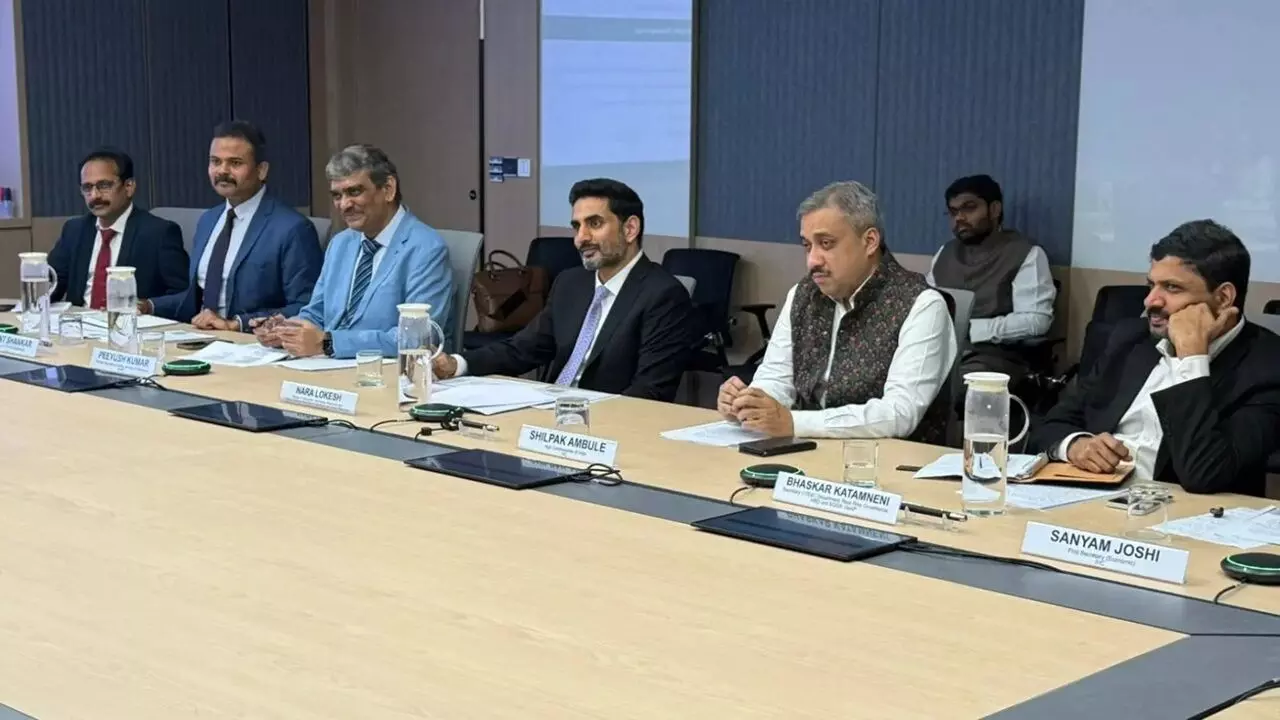 Minister Nara Lokesh: దేశానికి మోడల్గా అమరావతి ఇంటిగ్రేటెడ్ టౌన్షిప్ : మంత్రి నారా లోకేశ్ Minister Nara Lokesh: దేశానికి మోడల్గా అమరావతి ఇంటిగ్రేటెడ్ టౌన్షిప్ : మంత్రి నారా లోకేశ్