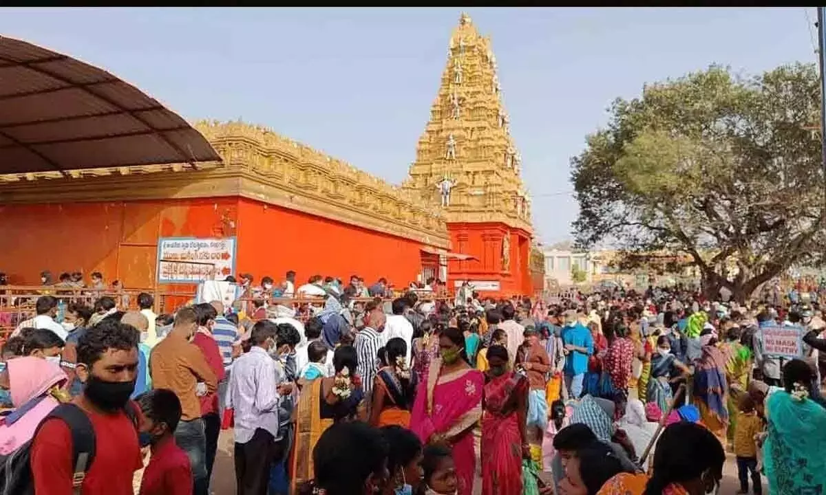 Hanuman Jayanti Celebrations: నేడే హనుమజ్జయంతి.. కిక్కిరిసిపోయిన కొండగట్టు Hanuman Jayanti Celebrations: నేడే హనుమజ్జయంతి.. కిక్కిరిసిపోయిన కొండగట్టు
