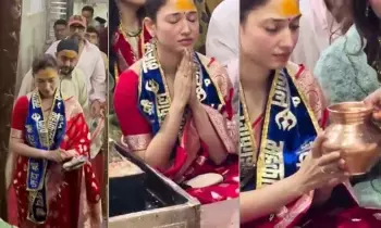 Tamannaah Visits Mahakaleshwar Temple: మహాకాళేశ్వరుని సన్నిధిలో తమన్నా: భస్మ హారతిలో పాల్గొన్న నటి Tamannaah Visits Mahakaleshwar Temple: మహాకాళేశ్వరుని సన్నిధిలో తమన్నా: భస్మ హారతిలో పాల్గొన్న నటి
