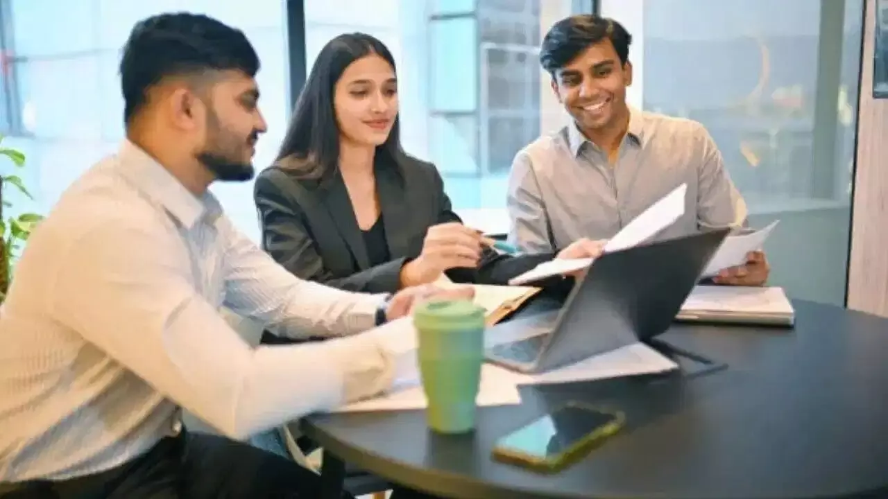 GenZ Success : ఒక్క జాబ్తో మా వల్ల కాదు బాబోయ్.. జెన్ జీ కుర్రాళ్ల సంపాదన చూస్తే మైండ్ బ్లాక్ అవ్వాల్సిందే GenZ Success : ఒక్క జాబ్తో మా వల్ల కాదు బాబోయ్.. జెన్ జీ కుర్రాళ్ల సంపాదన చూస్తే మైండ్ బ్లాక్ అవ్వాల్సిందే