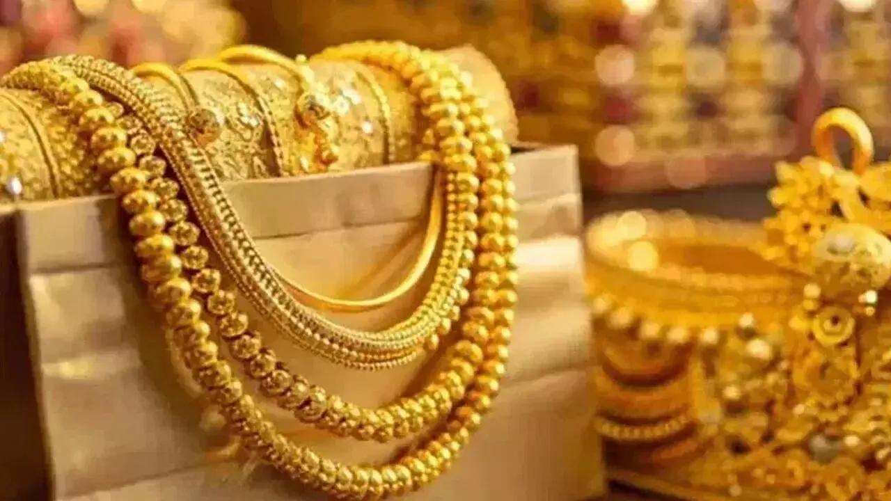 Gold Import Duty : బంగారంపై కేంద్రం డబుల్ పంచ్.. దిగుమతి సుంకం 15 శాతానికి పెంపు Gold Import Duty : బంగారంపై కేంద్రం డబుల్ పంచ్.. దిగుమతి సుంకం 15 శాతానికి పెంపు