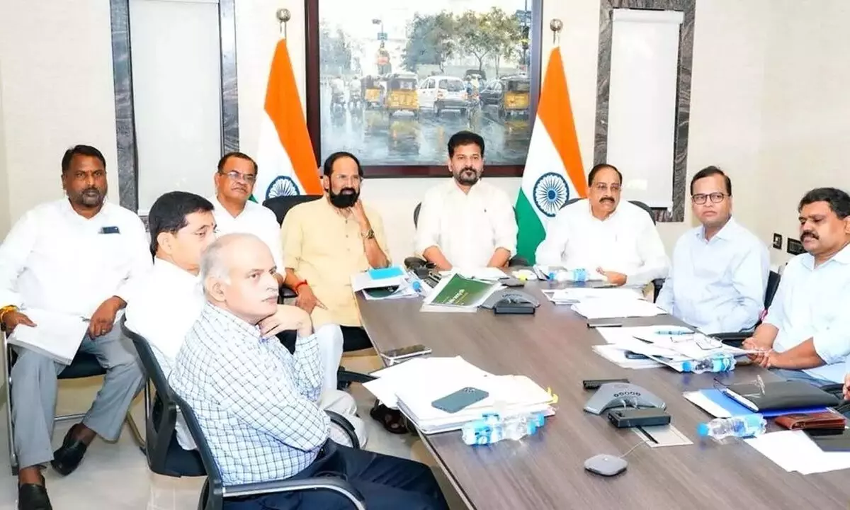 CM Revanth Reddy: ధాన్యం సేకరణ వేగంగా పూర్తి చేయాలి.. నిర్లక్ష్యం చూపితే కలెక్టర్లపై కూడా చర్యలు: ముఖ్యమంత్రి ఎ. రేవంత్రెడ్డి CM Revanth Reddy: ధాన్యం సేకరణ వేగంగా పూర్తి చేయాలి.. నిర్లక్ష్యం చూపితే కలెక్టర్లపై కూడా చర్యలు: ముఖ్యమంత్రి ఎ. రేవంత్రెడ్డి