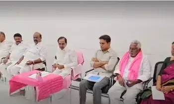 KCR Calls: కెసీఆర్: జిల్లా సమస్యలపై ఎలుగెత్తి పోరాడాలి! KCR Calls: కెసీఆర్: జిల్లా సమస్యలపై ఎలుగెత్తి పోరాడాలి!