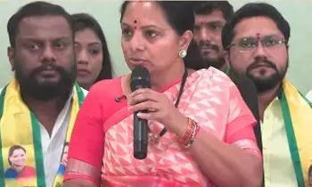 Kavitha Demands: బండి భగీరథ్కు లుకౌట్ నోటీసులు ఇవ్వాలి: కవిత Kavitha Demands: బండి భగీరథ్కు లుకౌట్ నోటీసులు ఇవ్వాలి: కవిత