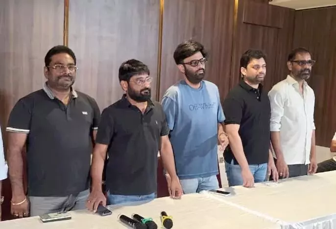 Producers Furious: పెద్ది సినిమా వేళ బ్లాక్మెయిలా?..ఎగ్జిబిటర్ల తీరుపై నిర్మాతలు ఫైర్ Producers Furious: పెద్ది సినిమా వేళ బ్లాక్మెయిలా?..ఎగ్జిబిటర్ల తీరుపై నిర్మాతలు ఫైర్