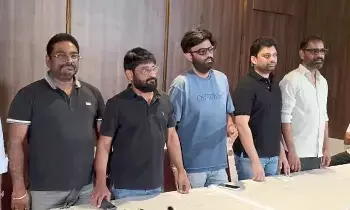 Producers Furious: పెద్ది సినిమా వేళ బ్లాక్మెయిలా?..ఎగ్జిబిటర్ల తీరుపై నిర్మాతలు ఫైర్ Producers Furious: పెద్ది సినిమా వేళ బ్లాక్మెయిలా?..ఎగ్జిబిటర్ల తీరుపై నిర్మాతలు ఫైర్