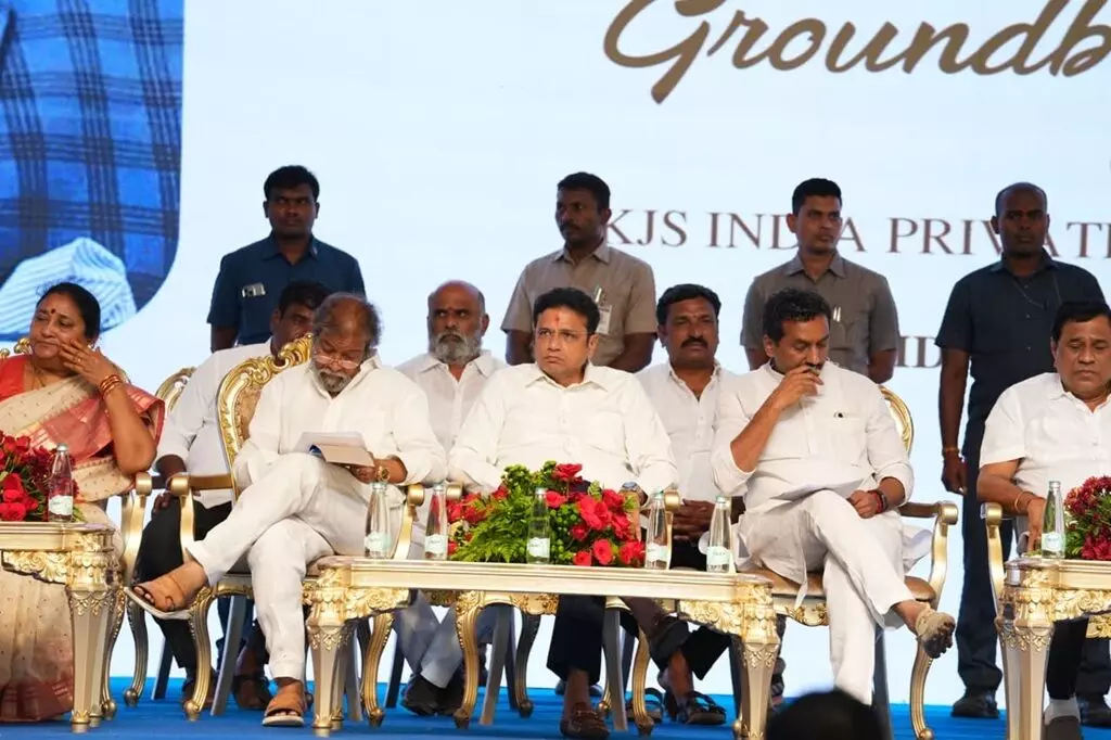 Minister Sridhar Babu: పెట్టుబడులు ఆకర్షించి యువతకు ఉపాధి కల్పిస్తాం: మంత్రి శ్రీధర్బాబు Minister Sridhar Babu: పెట్టుబడులు ఆకర్షించి యువతకు ఉపాధి కల్పిస్తాం: మంత్రి శ్రీధర్బాబు