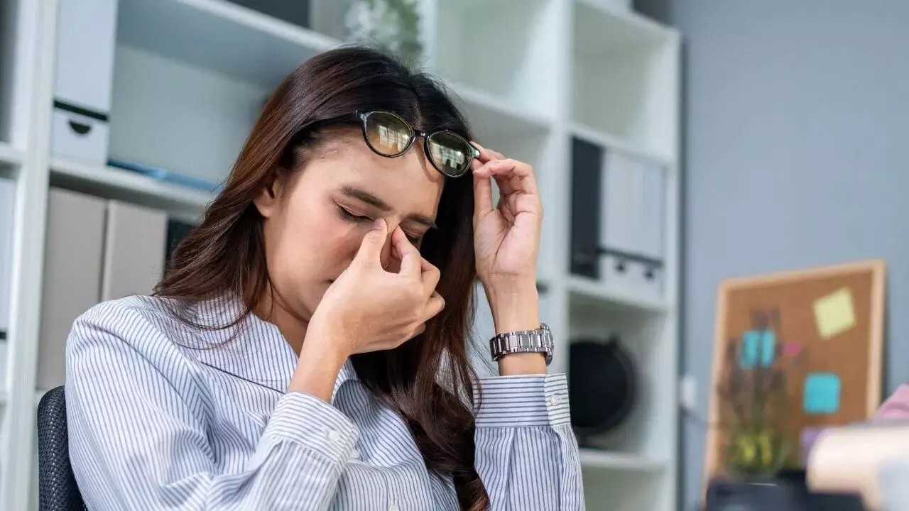 Top Doctors Share These Tips: మీ కళ్లను బంగారంలా కాపాడుకోవడానికి టాప్ డాక్టర్ల చిట్కాలు ఇవే.. Top Doctors Share These Tips: మీ కళ్లను బంగారంలా కాపాడుకోవడానికి టాప్ డాక్టర్ల చిట్కాలు ఇవే..