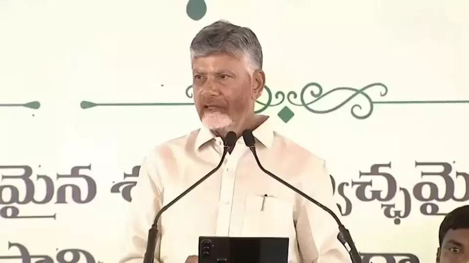 CM Chandrababu: మూడో బిడ్డ పుట్టితే రూ.30 వేలు.. నాలుగో బిడ్డకు రూ.40 వేలు: సీఎం చంద్రబాబు CM Chandrababu: మూడో బిడ్డ పుట్టితే రూ.30 వేలు.. నాలుగో బిడ్డకు రూ.40 వేలు: సీఎం చంద్రబాబు