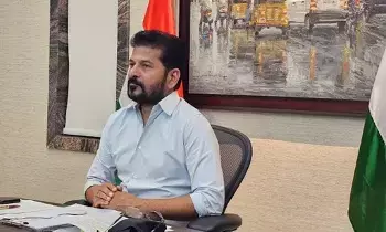 CM Revanth Reddy: రేవంత్రెడ్డి: పెట్రోల్-డీజిల్ ధరల పెంపు విశ్వాసఘాతకం.. బండి సంజయ్ తక్షణం కుమారుడిని అప్పగించాలి CM Revanth Reddy: రేవంత్రెడ్డి: పెట్రోల్-డీజిల్ ధరల పెంపు విశ్వాసఘాతకం.. బండి సంజయ్ తక్షణం కుమారుడిని అప్పగించాలి