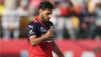 Bhuvneshwar Kumar: భువనేశ్వర్ కుమార్ సరికొత్త రికార్డు Bhuvneshwar Kumar: భువనేశ్వర్ కుమార్ సరికొత్త రికార్డు