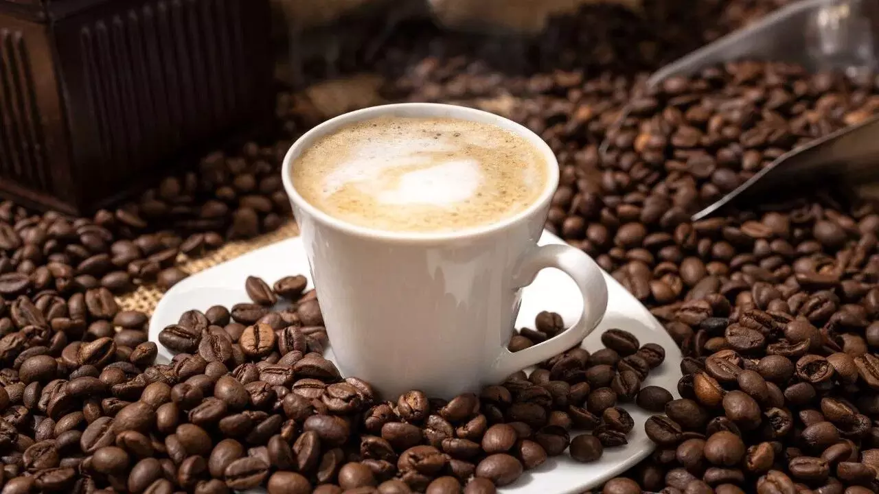 Drinking Coffee After 4 PM: సాయంత్రం 4 దాటాక కాఫీ తాగుతున్నారా? అయితే అలర్ట్.. ఈ సమస్యలు తప్పవు.. Drinking Coffee After 4 PM: సాయంత్రం 4 దాటాక కాఫీ తాగుతున్నారా? అయితే అలర్ట్.. ఈ సమస్యలు తప్పవు..