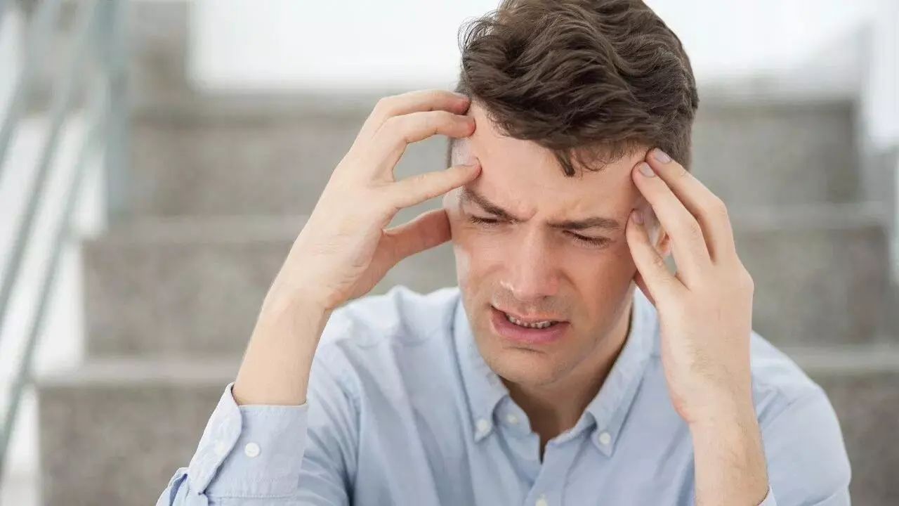 Feeling Dizzy Right After Waking Up: ఉదయం లేవగానే తల తిరుగుతోందా? మంచం దిగేటప్పుడు కళ్లు మసకబారుతున్నాయా? కారణాలు ఇవే.. Feeling Dizzy Right After Waking Up: ఉదయం లేవగానే తల తిరుగుతోందా? మంచం దిగేటప్పుడు కళ్లు మసకబారుతున్నాయా? కారణాలు ఇవే..