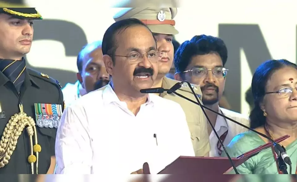 Kerala Chief Minister: కేరళ సీఎంగా వీడీ సతీశన్ ప్రమాణ స్వీకారం Kerala Chief Minister: కేరళ సీఎంగా వీడీ సతీశన్ ప్రమాణ స్వీకారం