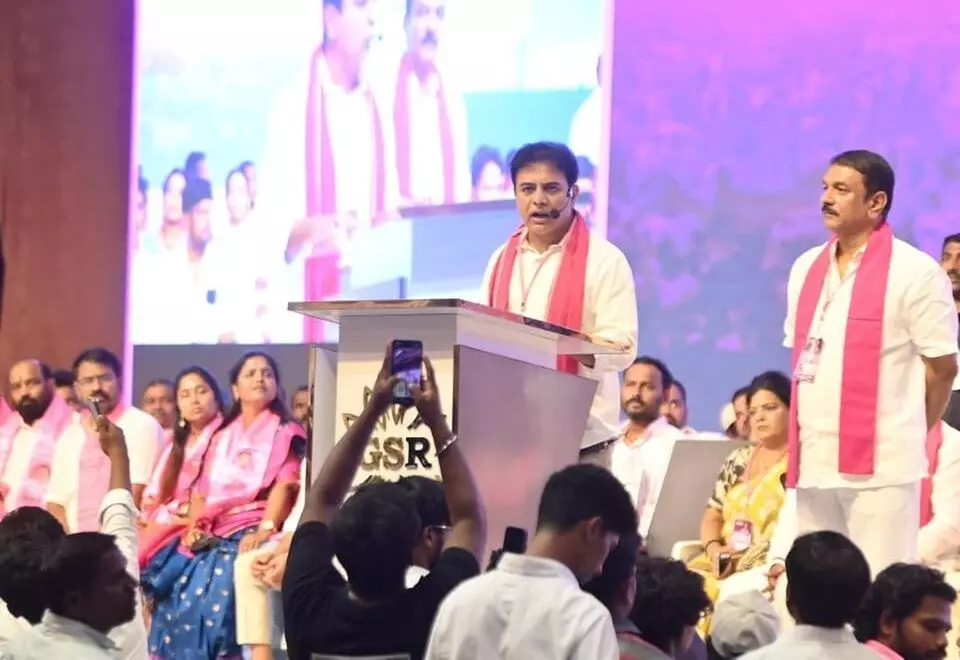 KTR Demands Action: కేంద్ర మంత్రి బండి సంజయ్ను వెంటనే బర్తరఫ్ చేయాలి: కేటీఆర్ KTR Demands Action: కేంద్ర మంత్రి బండి సంజయ్ను వెంటనే బర్తరఫ్ చేయాలి: కేటీఆర్