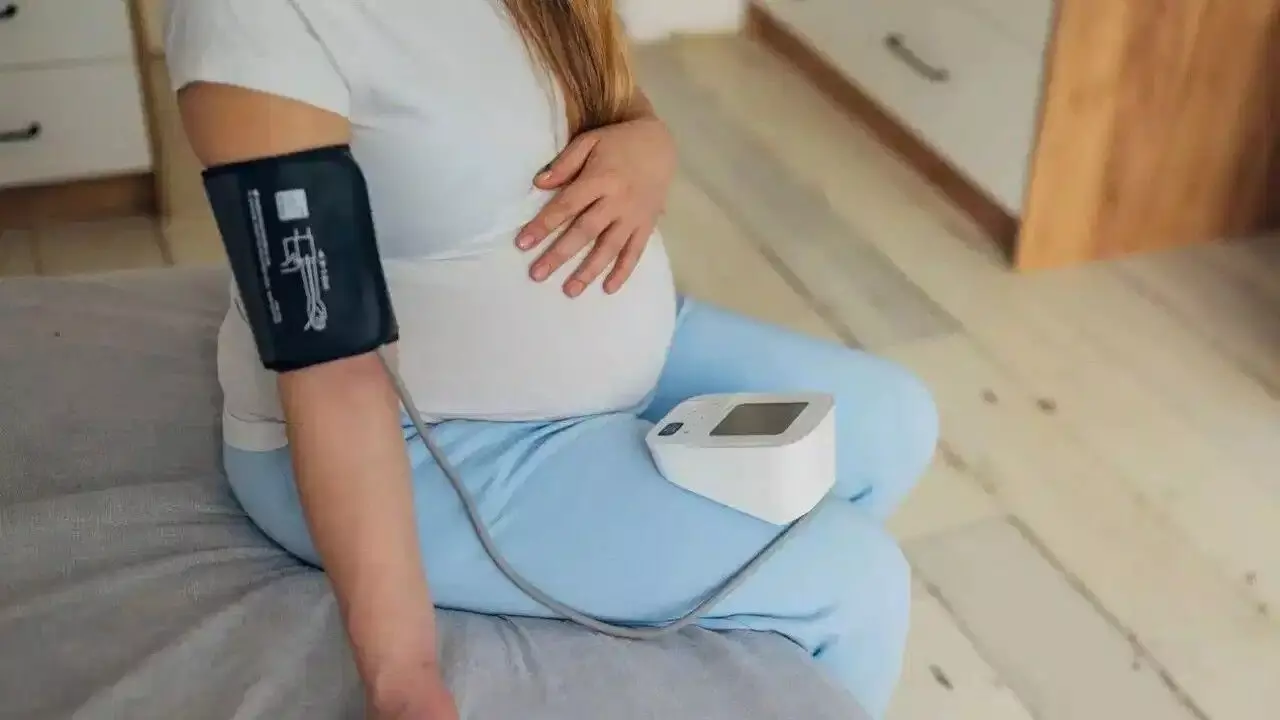 Pregnant Women Should Never Ignore BP Checkups: గర్భిణీలు బీపీ పరీక్షను అస్సలు నిర్లక్ష్యం చేయొద్దు.. చిన్న పొరపాటు ప్రాణాలకే ప్రమాదం.. Pregnant Women Should Never Ignore BP Checkups: గర్భిణీలు బీపీ పరీక్షను అస్సలు నిర్లక్ష్యం చేయొద్దు.. చిన్న పొరపాటు ప్రాణాలకే ప్రమాదం..