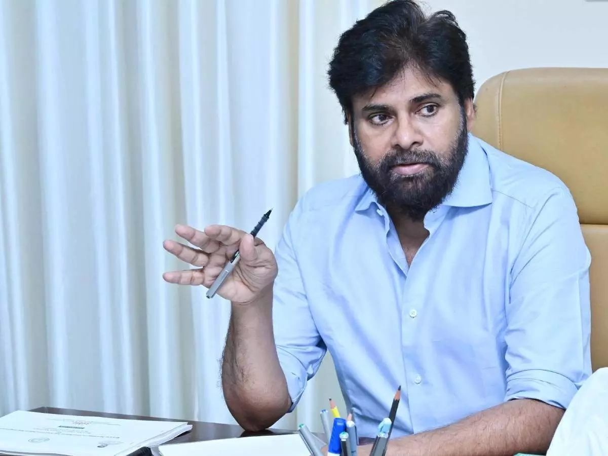 Pawan Kalyan’s Classic Style Makeover: పవన్ కళ్యాణ్ క్లాసిక్ స్టైల్ మేకోవర్: పాత లుక్లోకి మారిన జనసేనాని Pawan Kalyan’s Classic Style Makeover: పవన్ కళ్యాణ్ క్లాసిక్ స్టైల్ మేకోవర్: పాత లుక్లోకి మారిన జనసేనాని