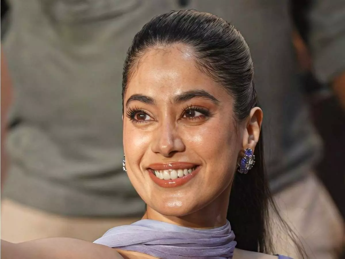 Janhvi Kapoor Shares: తెలుగు రాష్ట్రాల్లోనే నాకు ప్రశాంతంగా ఉంటుంది: జాన్వీ కపూర్ Janhvi Kapoor Shares: తెలుగు రాష్ట్రాల్లోనే నాకు ప్రశాంతంగా ఉంటుంది: జాన్వీ కపూర్